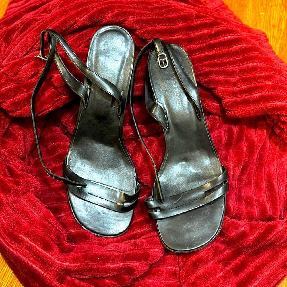 Banana republic sandals with ankle strap 100% leather